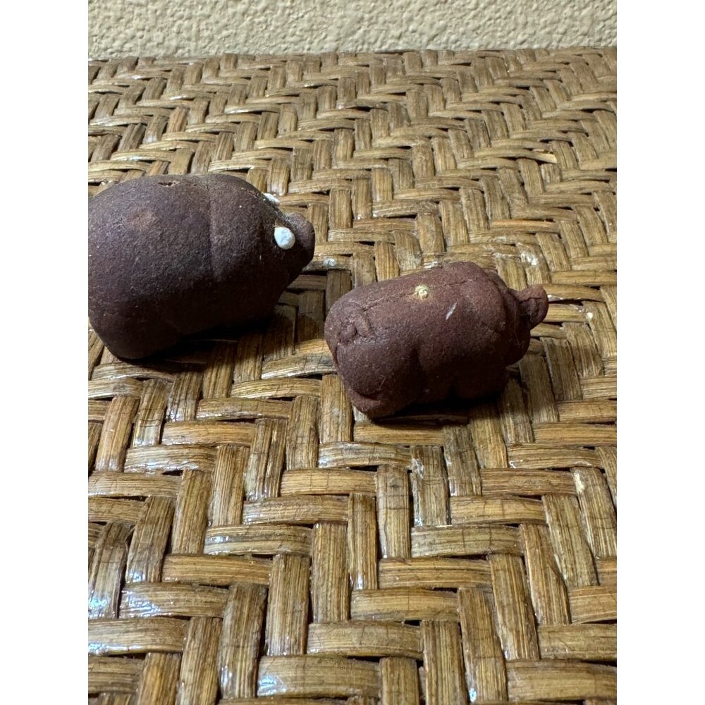 Vintage Clay Pig Figurines Set Of 2 - Handcrafted Rustic Miniature Sculptures - Picture 4 of 7